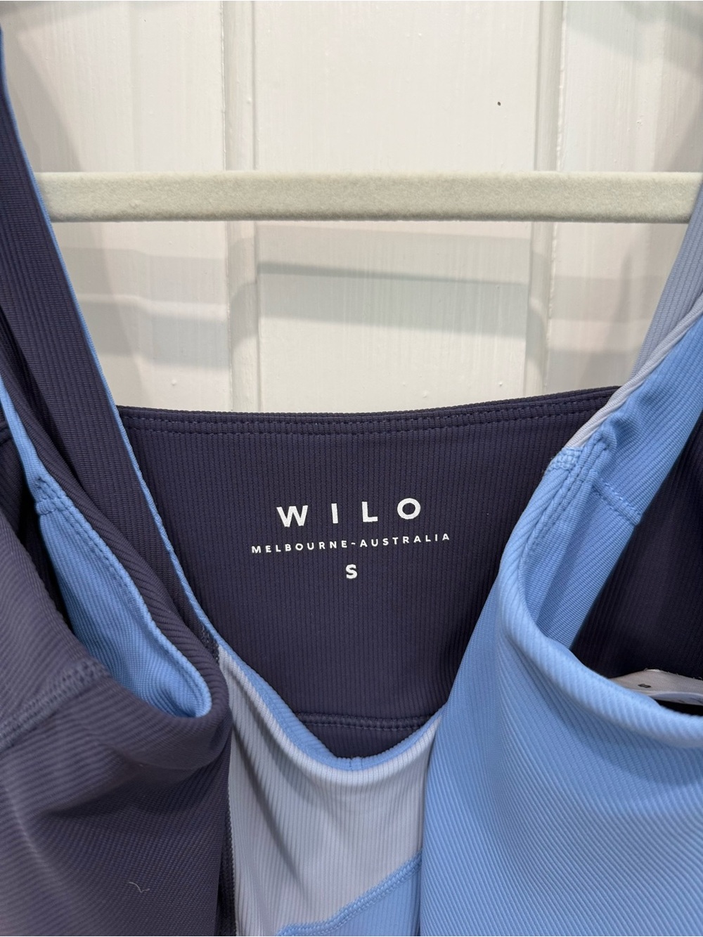 Colorblock WILO Set - Navy and Light Blue Sports Bra & Leggings - Picture 6 of 7